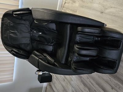 Insignia Zero Gravity Full Body Massage Chair
