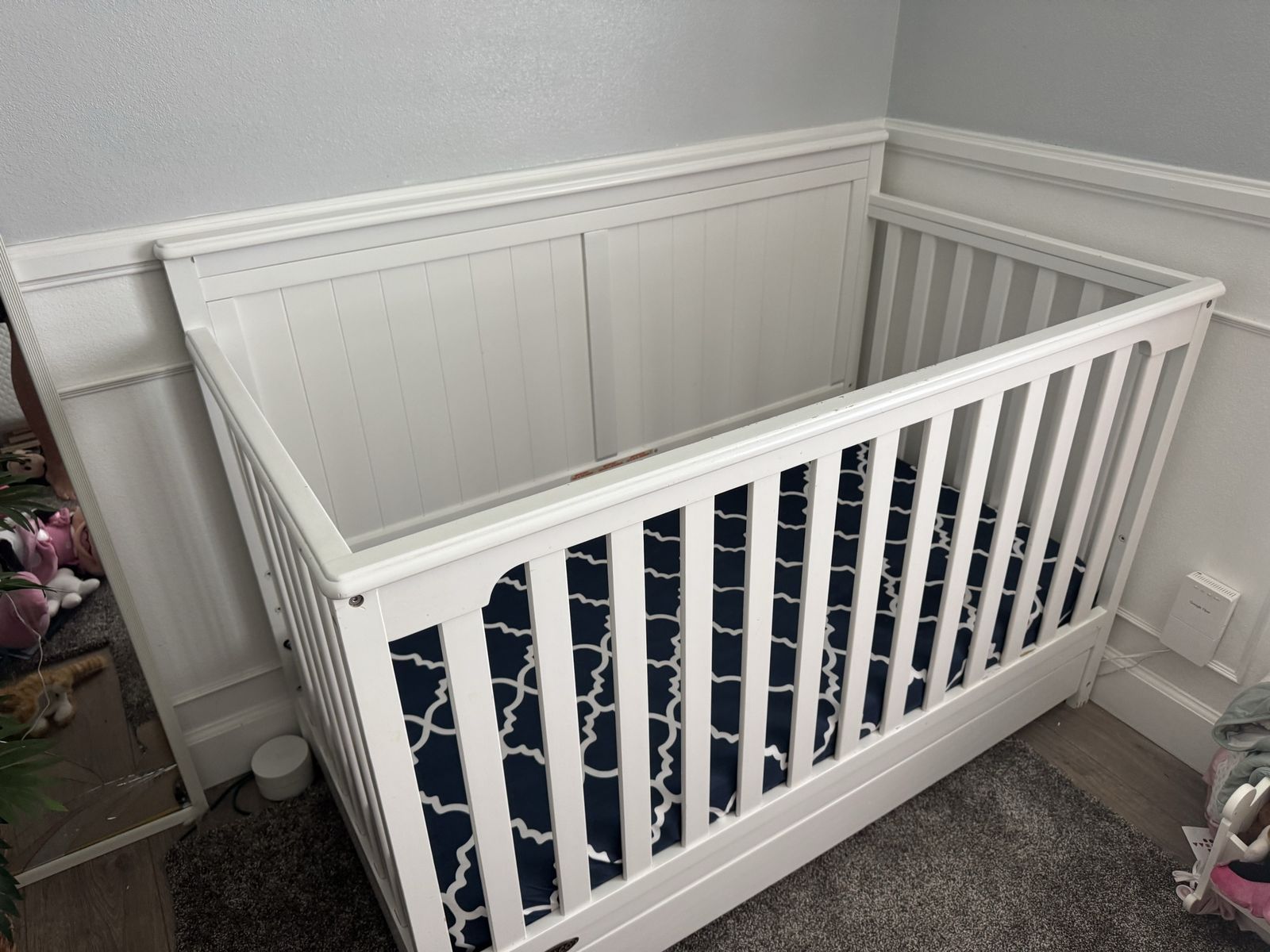 Graco White Wooden Crib with Storage Drawer - Used