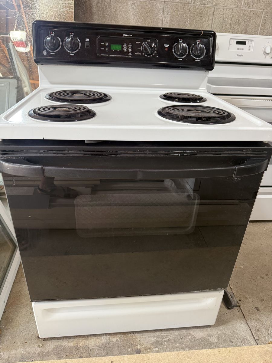 Spectra by GE Appliances 30" White Electric Range Oven w/ 4 Coil Burners & Digital Display