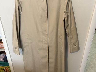 Vintage London Fog Maincoat Women's Raincoat - Light Beige/Tan, Water-Resistant, Single-Breasted, Size M