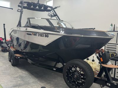 2024 Axis T235 Wake/Surf Boat - Black & White, Excellent Condition with Trailer