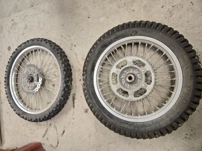 Wheels off of 2007 Yamaha WR 250