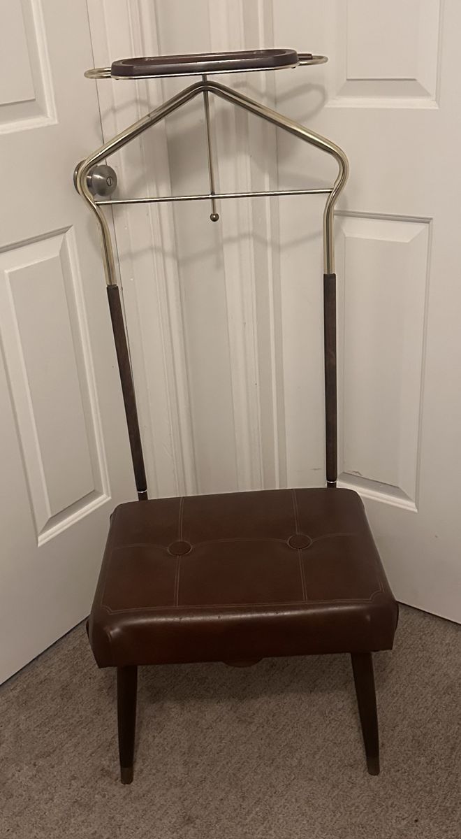 Incredible Vintage MCM PEARL-WICK CORP Gentlemen’s Valet Chair!!