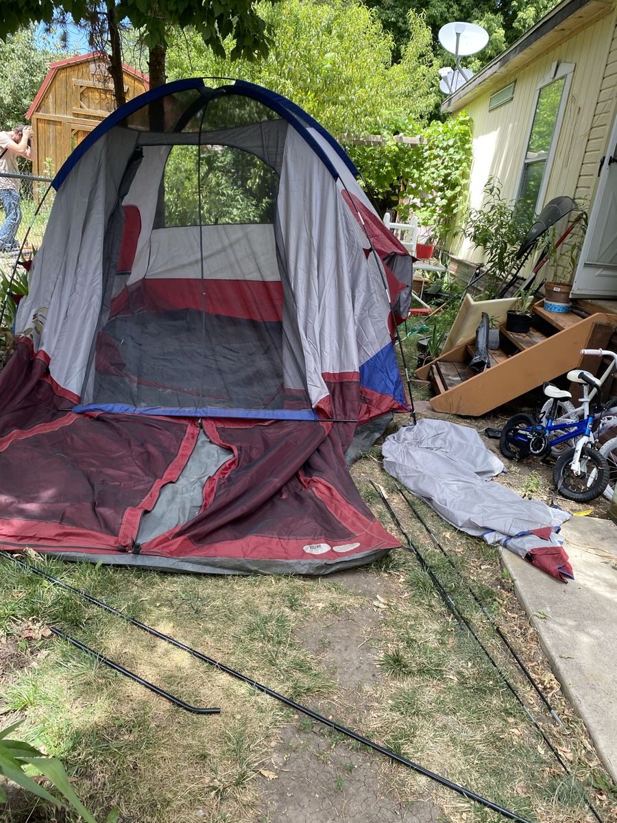 Like. New  10 P Ozark Trail 8-Person Red/Gray/Blue Dome Tent with Rainfly - Used Camping Shelter no smoke no pets