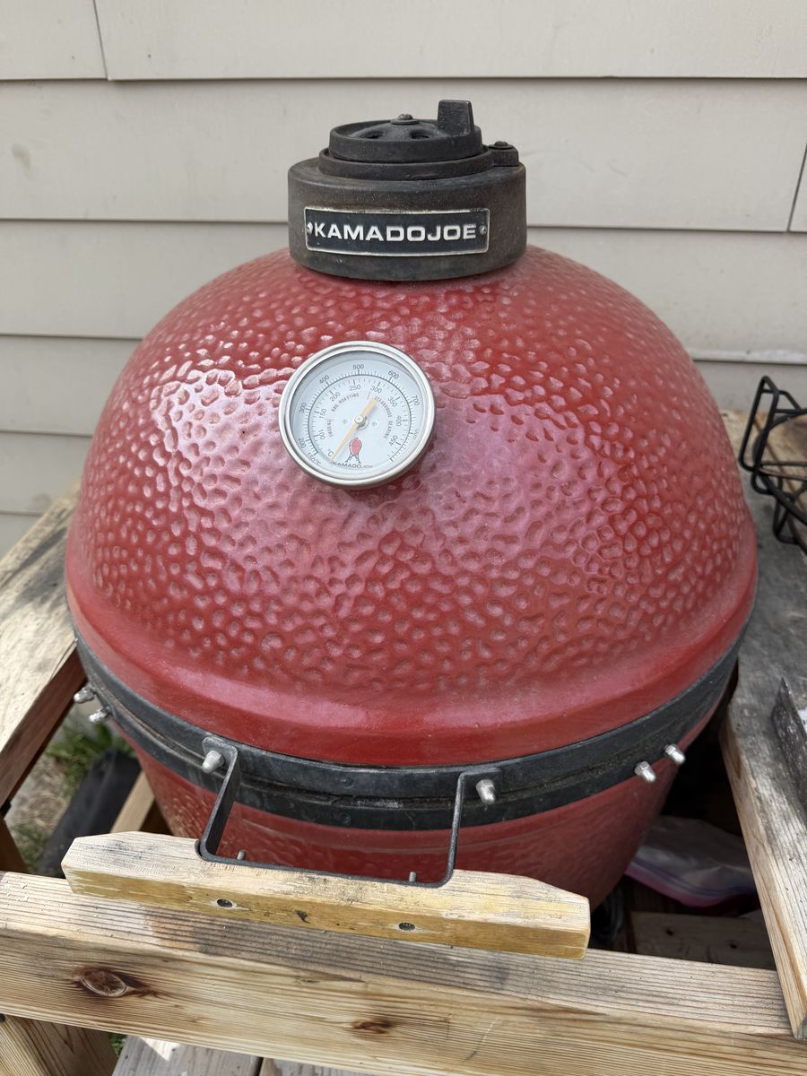Kamado Joe Classic Grill (Big Green Egg) + Access.