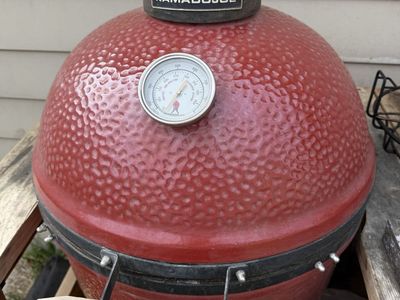 Kamado Joe Classic Grill (Big Green Egg) + Access.