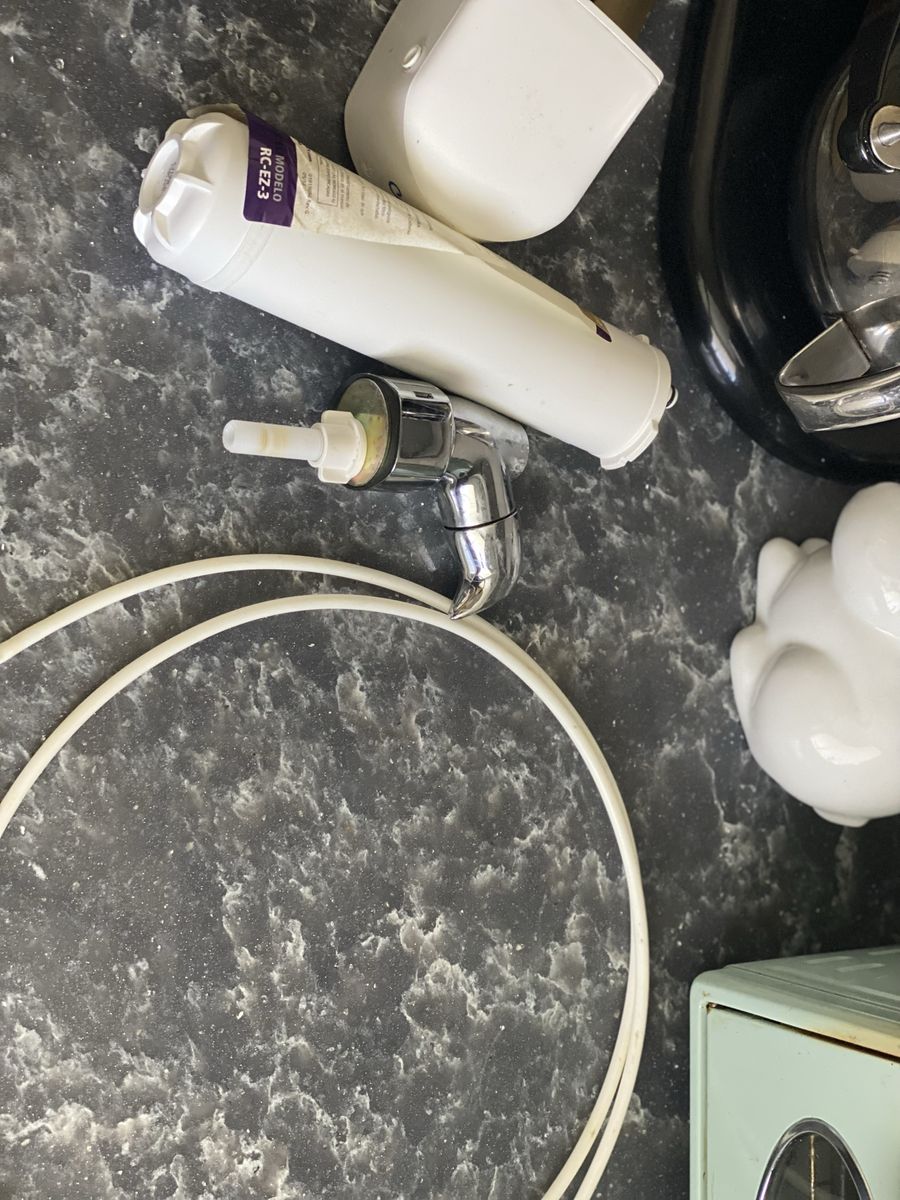 Under sink water filter