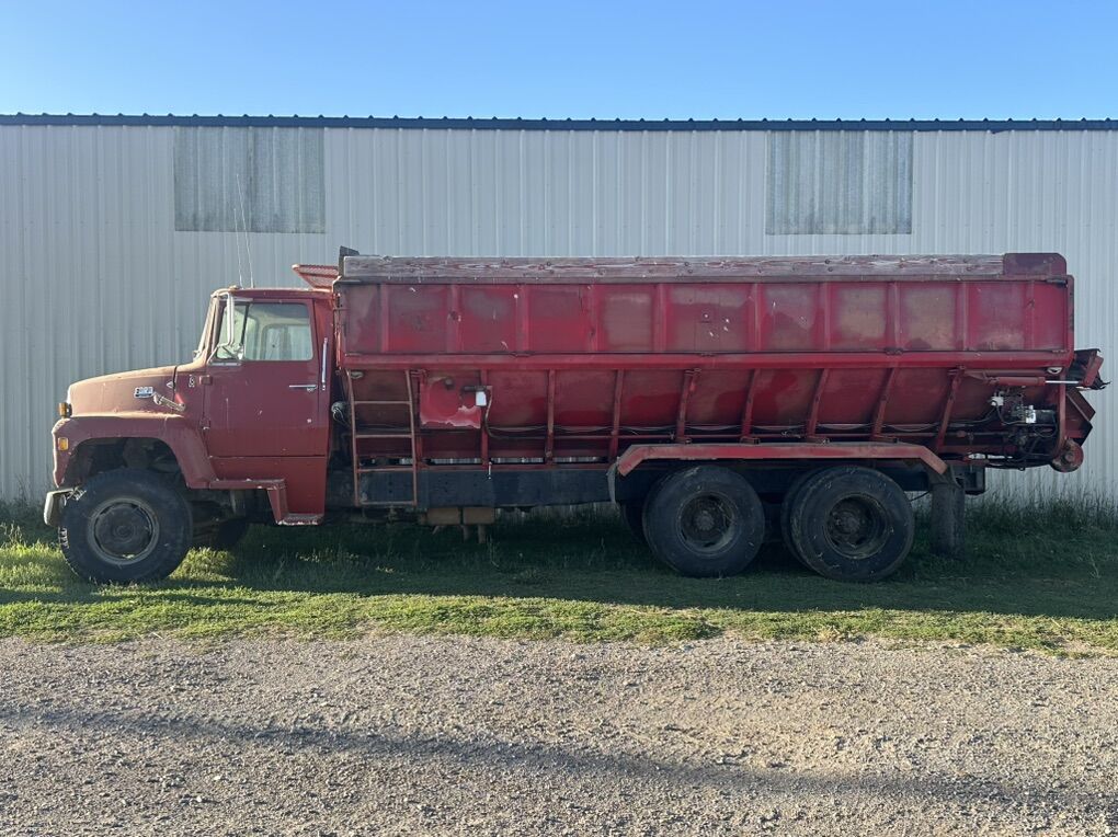 1971 Ford L800 Farm Truck