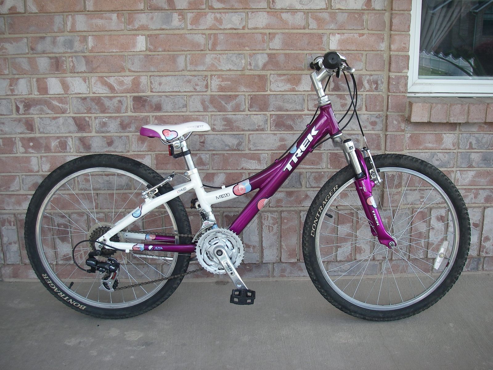 Girls 24" Aluminum TREK MT220  Mountain Bike, 21-SPEED, Shocks, Purple