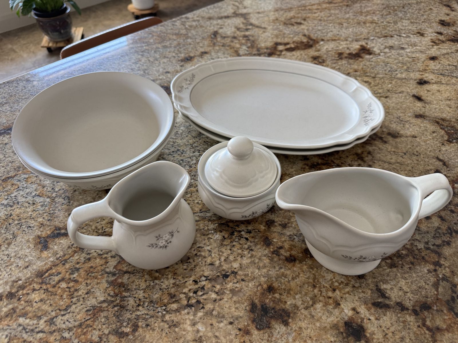 Pfaltzgraff Heirloom everyday china serving pieces