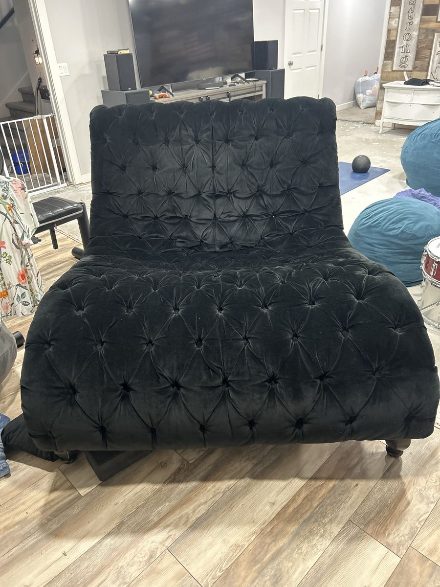Luxurious Black Velvet Tufted Chaise Lounge Chair