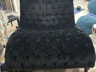 Luxurious Black Velvet Tufted Chaise Lounge Chair