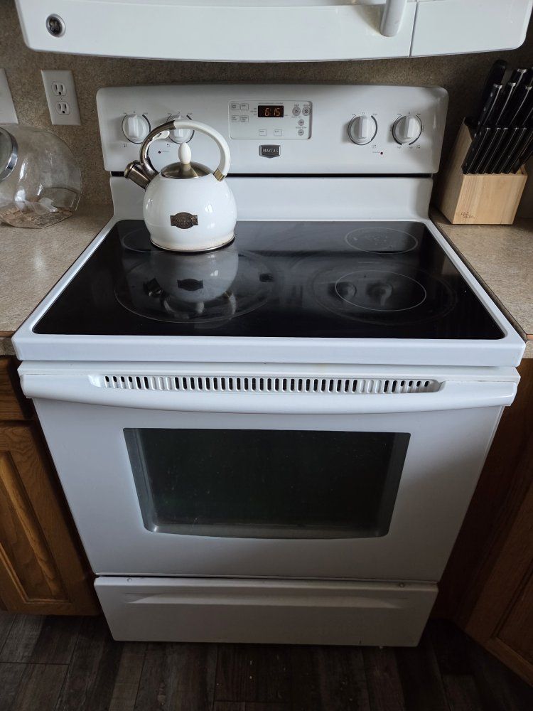 MAYTAG Glasstop Range