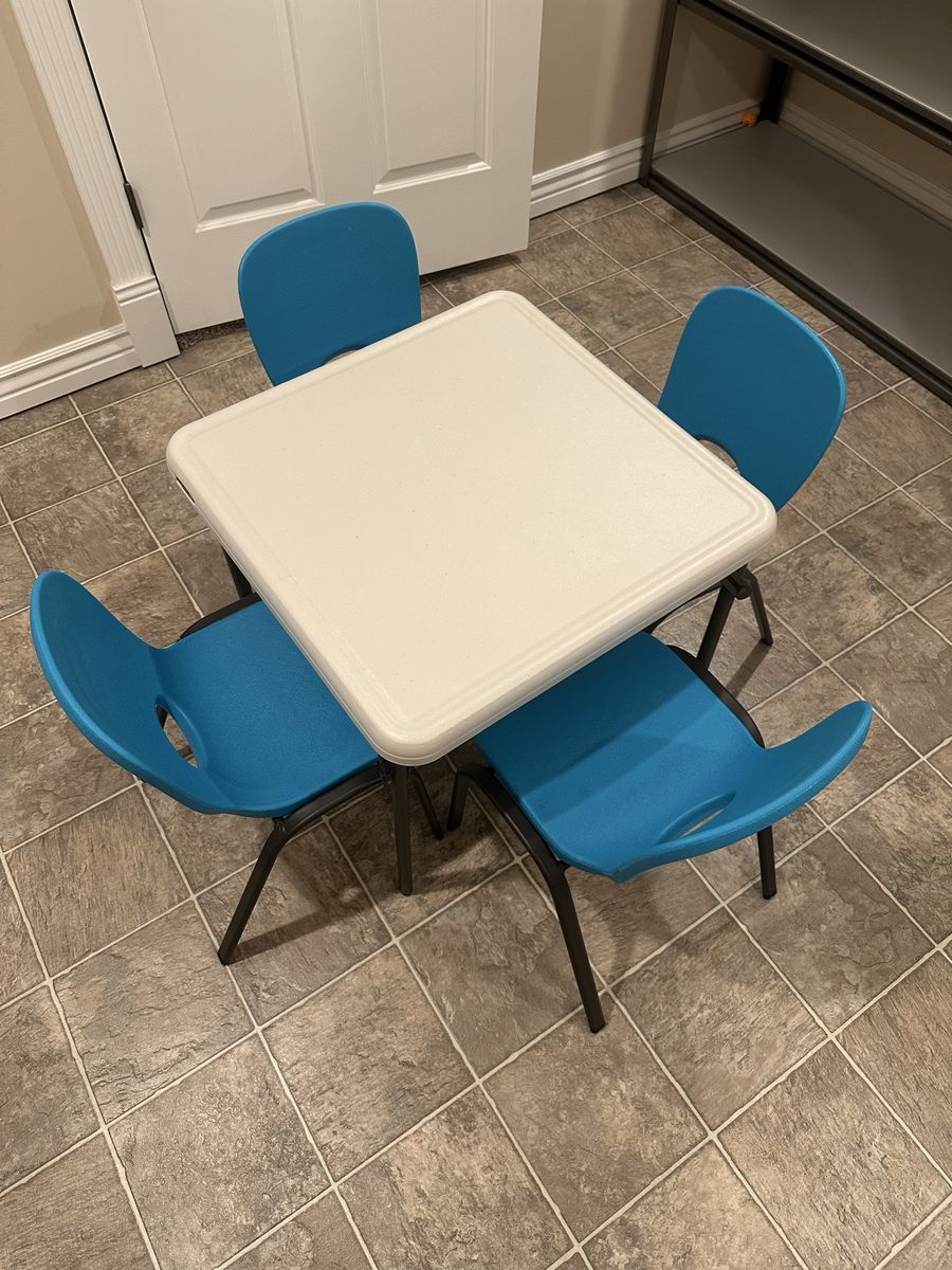 Lifetime kids table and 4 chairs