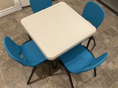 Lifetime kids table and 4 chairs