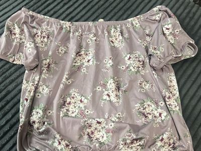 No Comment NY-LA Off-The-Shoulder Floral Top Size Large