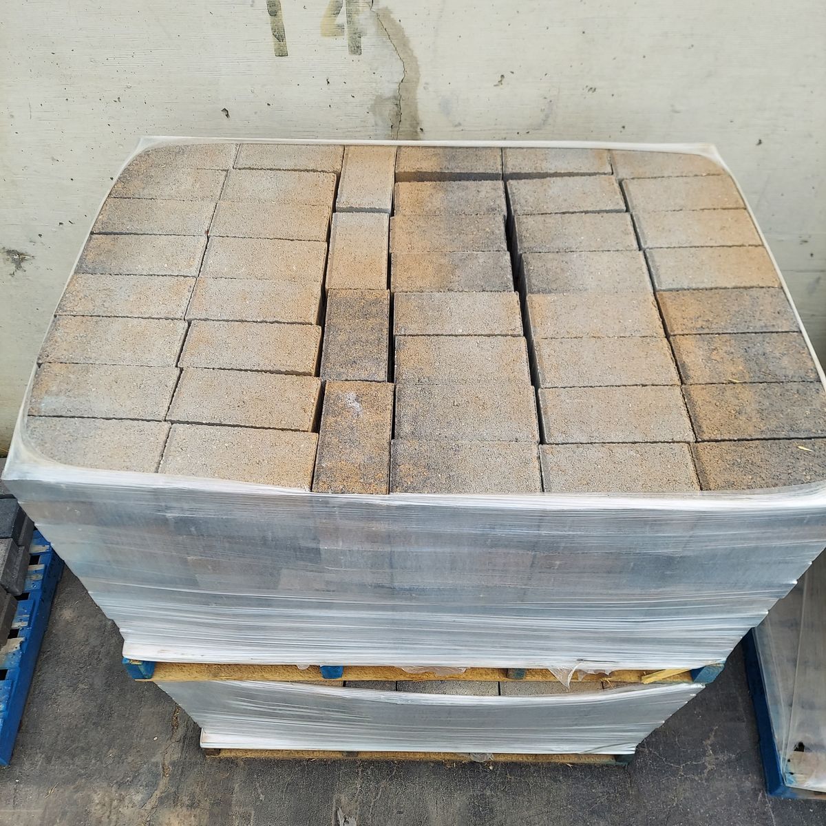 GOLD COAST HOLLAND PAVERS (4x8)