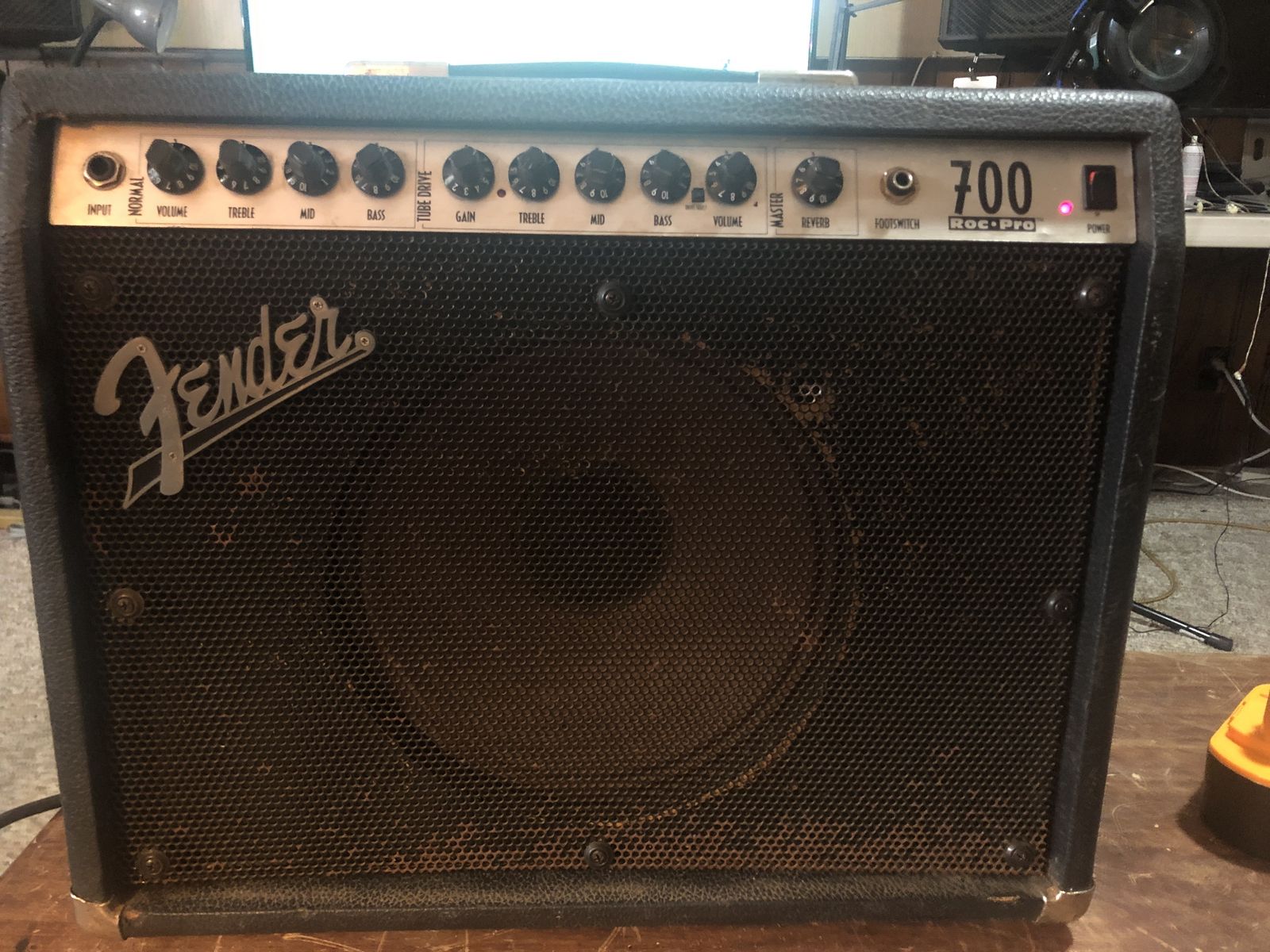Fender Roc-Pro 700 Hybrid Guitar Combo Amp