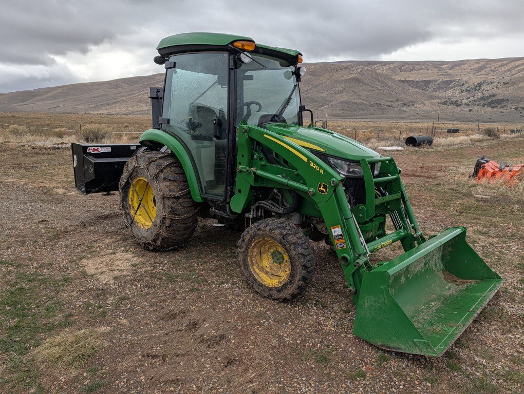 John Deere 3046r w/Loader & Bucket +++