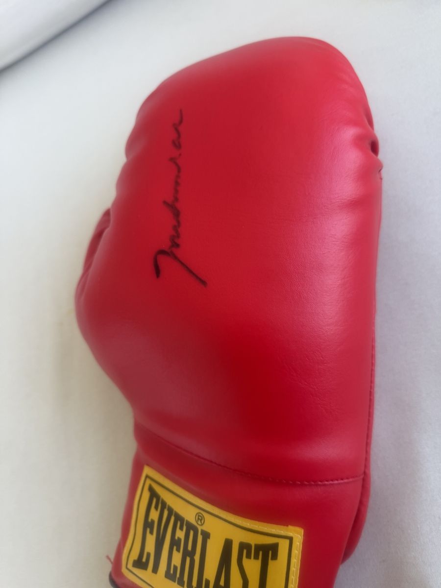 Muhammad Ali Signed Everlast Red Boxing Glove - Sports Gallery #1245 - Autographed Memorabilia