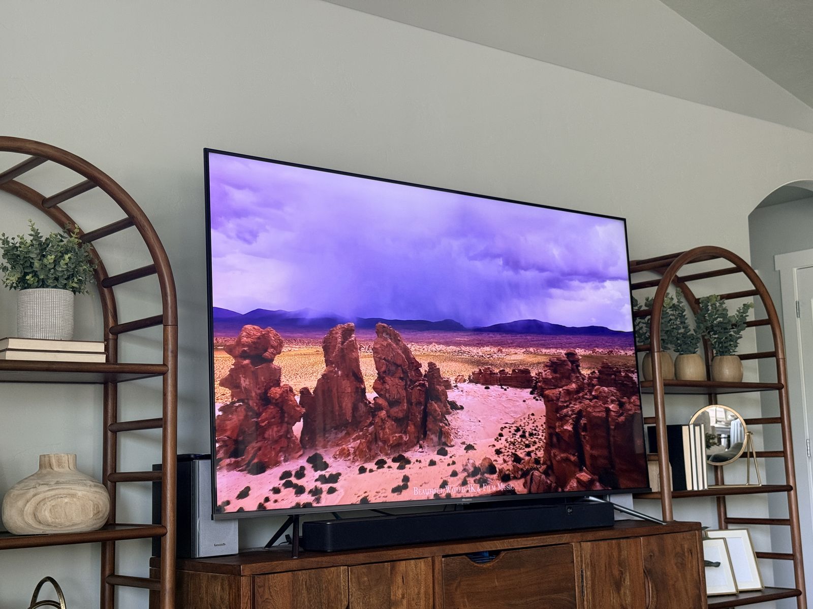 Like-New 2022 Hisense 75" U6 Mini-LED 4K TV – Pristine Condition!