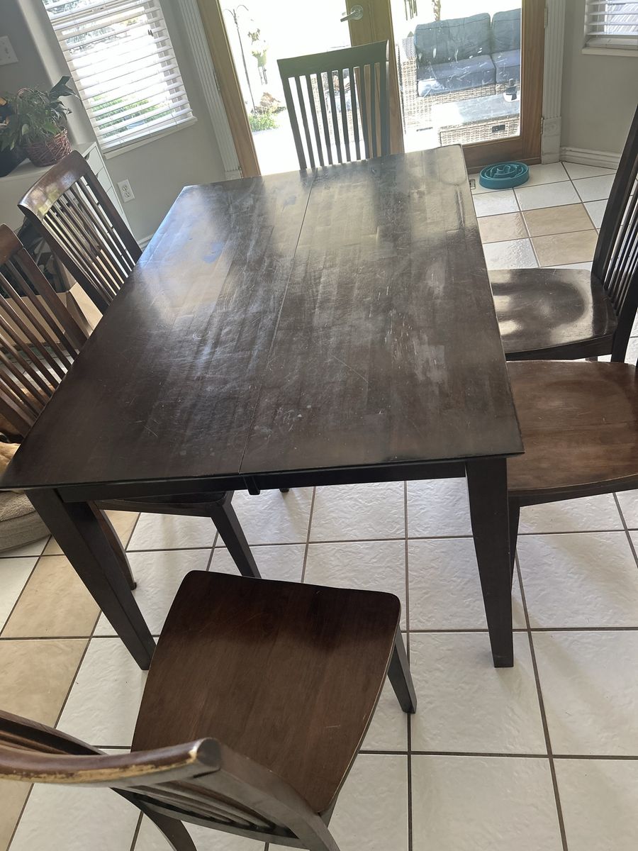 Dining table with leaf and 6 chairs
