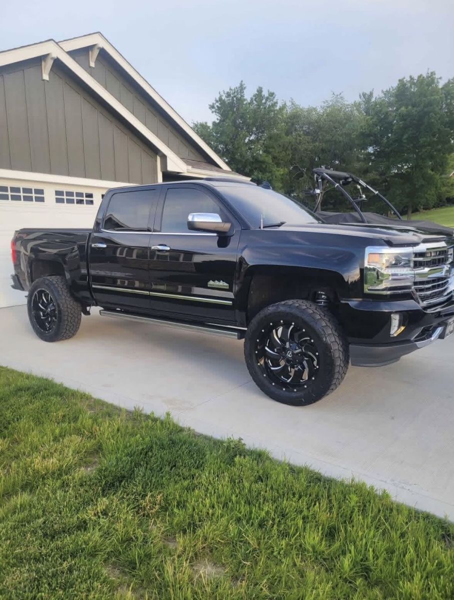 2017 Chevrolet Silverado 1500 High Country