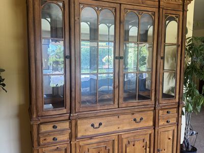 Vintage Wooden Display Cabinet Hutch China Cabinet with Glass Doors and Shelves
