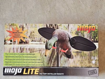 Mojo Outdoors Lite Factory Installed Remote Mallard Duck Decoy Brand New