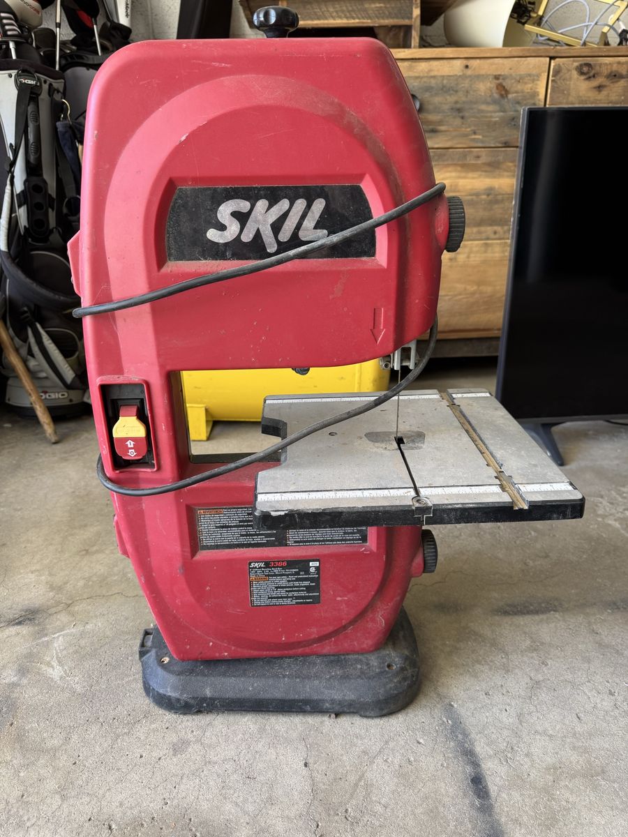 SKIL 3386 9" Band Saw with Stand - Red/Black Power Tool for Woodworking