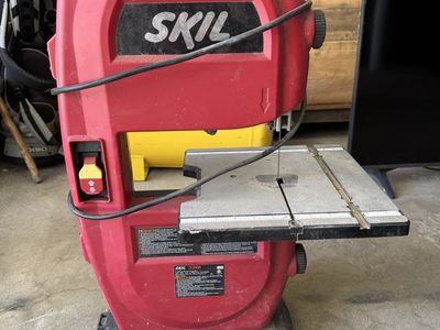 SKIL 3386 9" Band Saw with Stand - Red/Black Power Tool for Woodworking