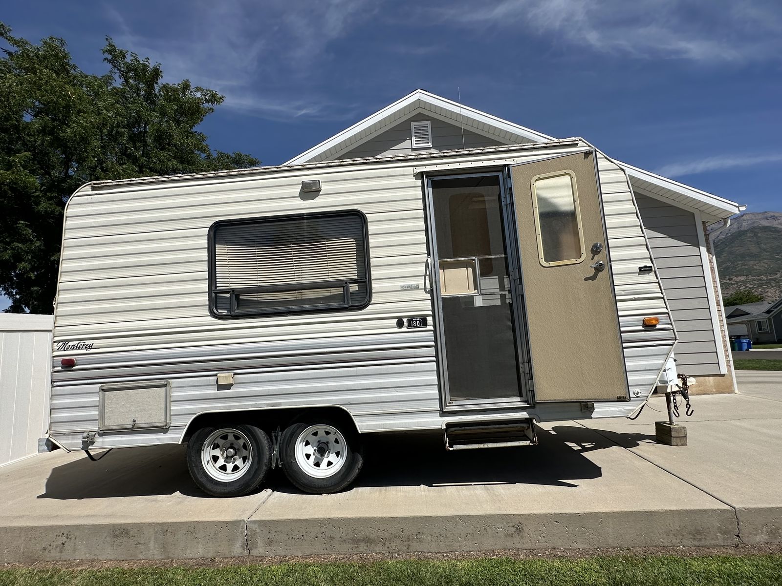 1992 Monterey Road Ranger 18ft