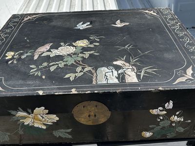 Vintage chinoiserie-style Painted Wooden storage
