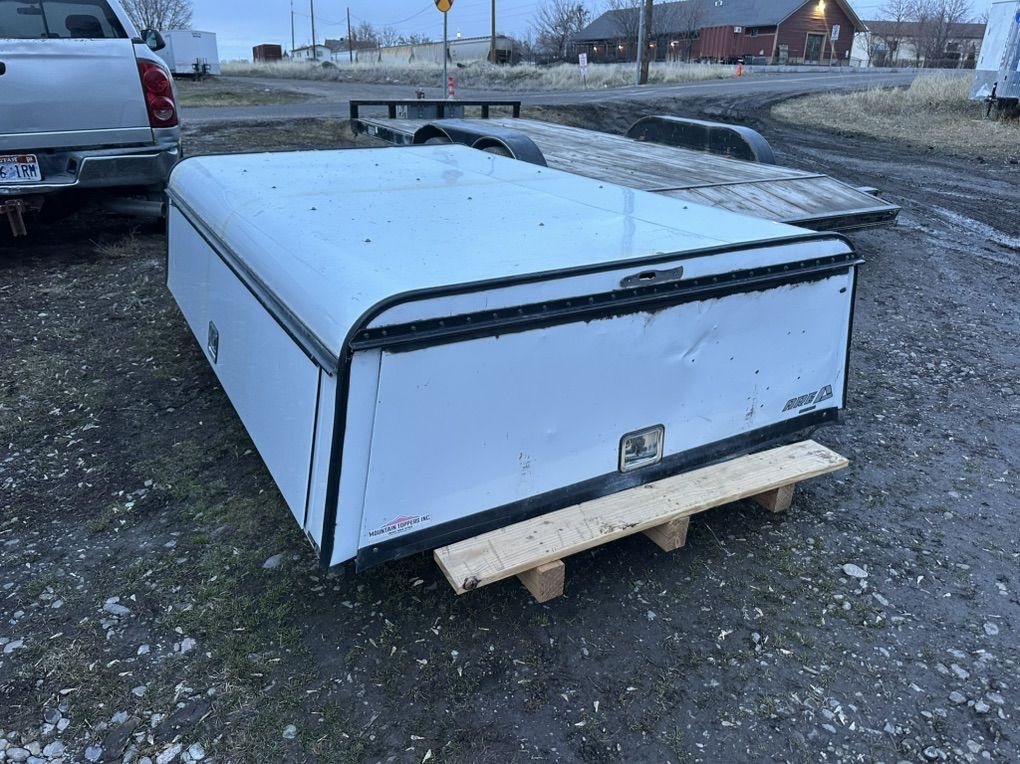 Work Truck Camper Shell w/ Shelving – 8’ Bed