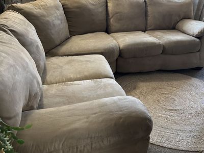 Large Taupe Microfiber Sectional – Excellent Condition