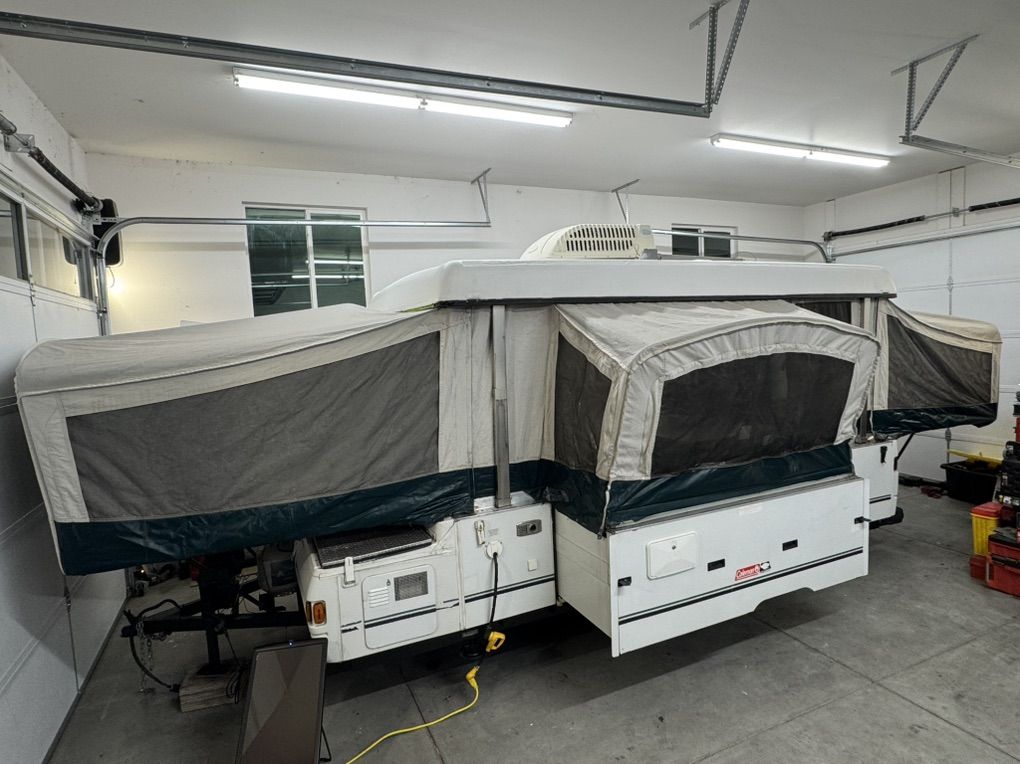 Clean Coleman Niagara Grand Tour Slide Out