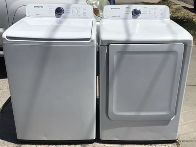 Super clean Samsung Top Load Washer and Electric Dryer Set - White. Includes free delivery