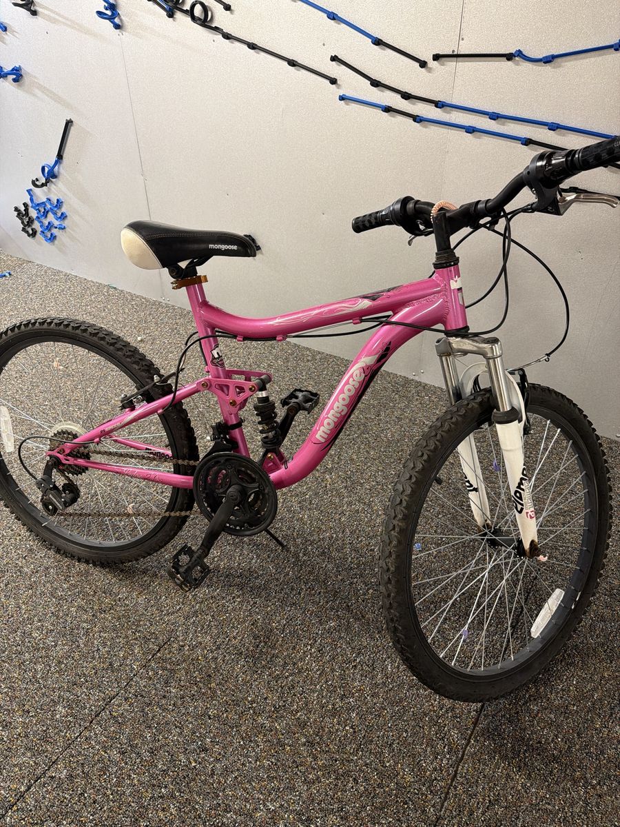 Mongoose Captive 21 Speed Full Suspension Mountain Bike - Pink (Used)
