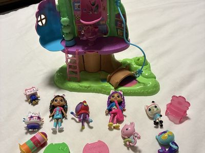 Gabby's Dollhouse Transforming Garden Treehouse & Extra Figures