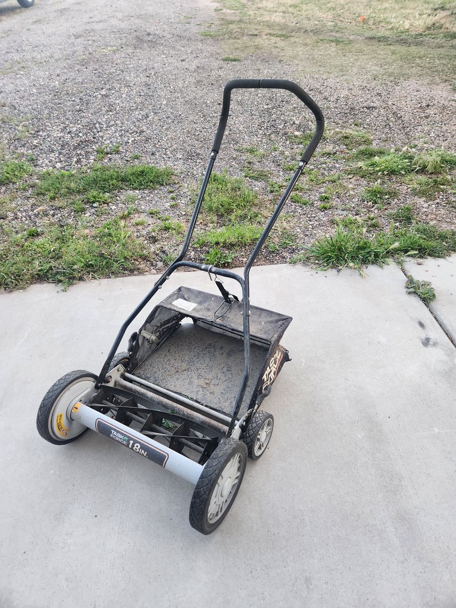 Task Force 18" Manual Push Reel Lawnmower