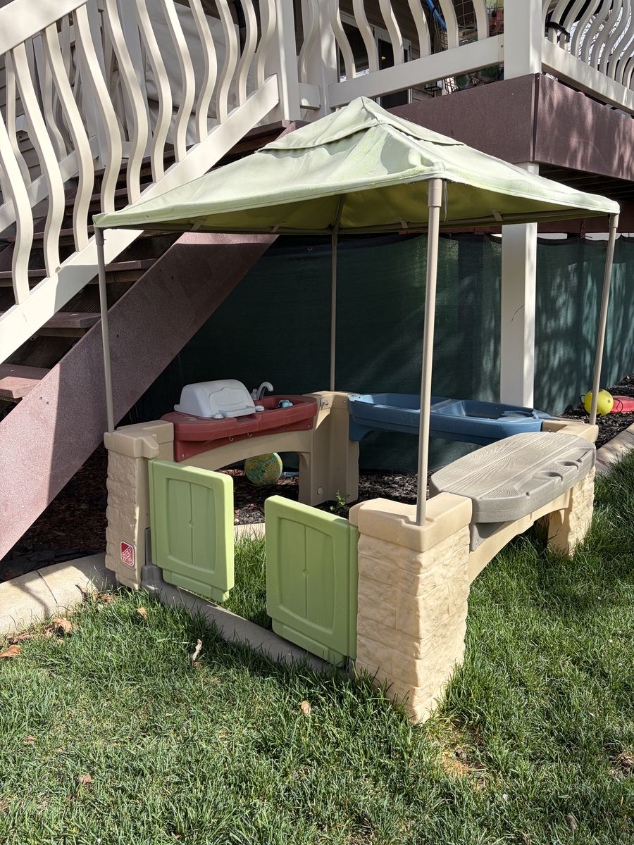 Step 2 Canopy Kids Playhouse