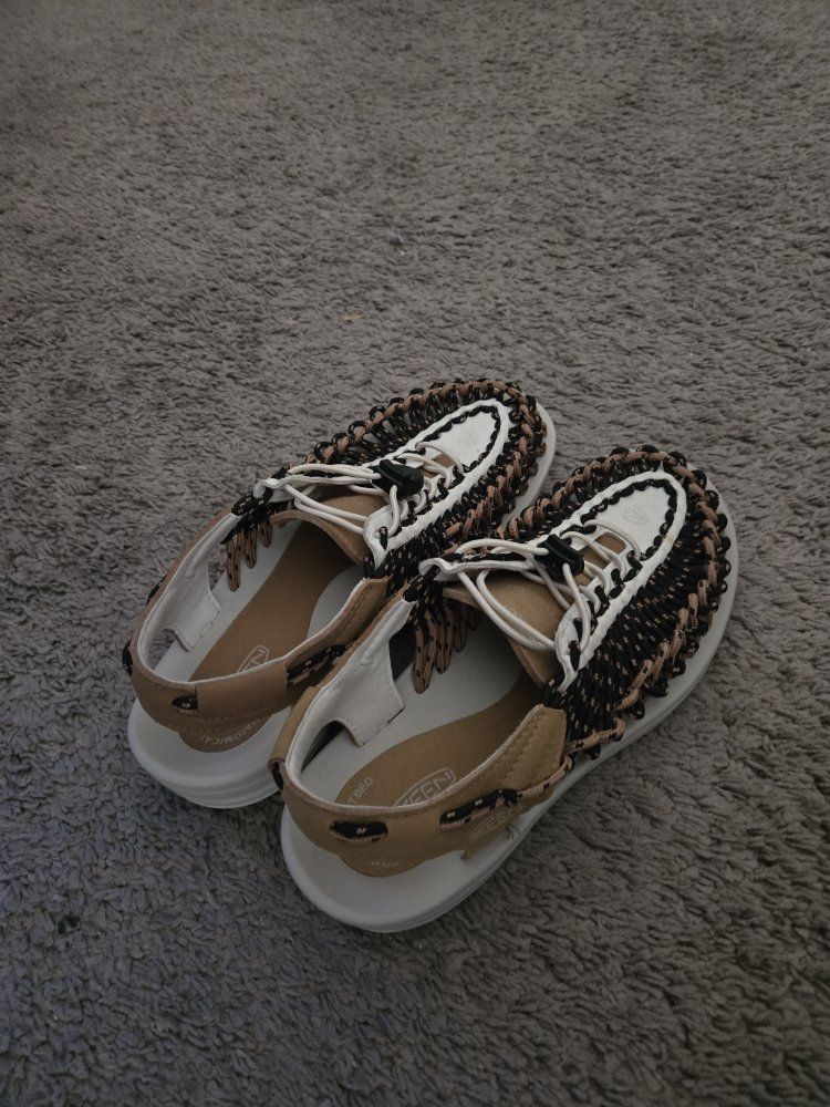 KEEN UNEEK Men's Sandals - Size 8 - Stylish, Braided Rope Design - Excellent Condition