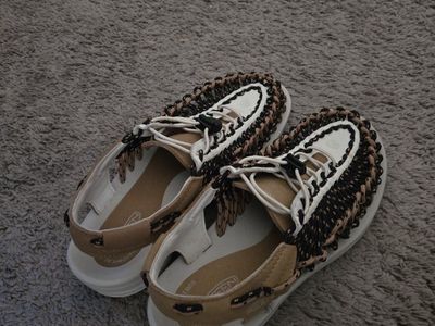KEEN UNEEK Men's Sandals - Size 8 - Stylish, Braided Rope Design - Excellent Condition