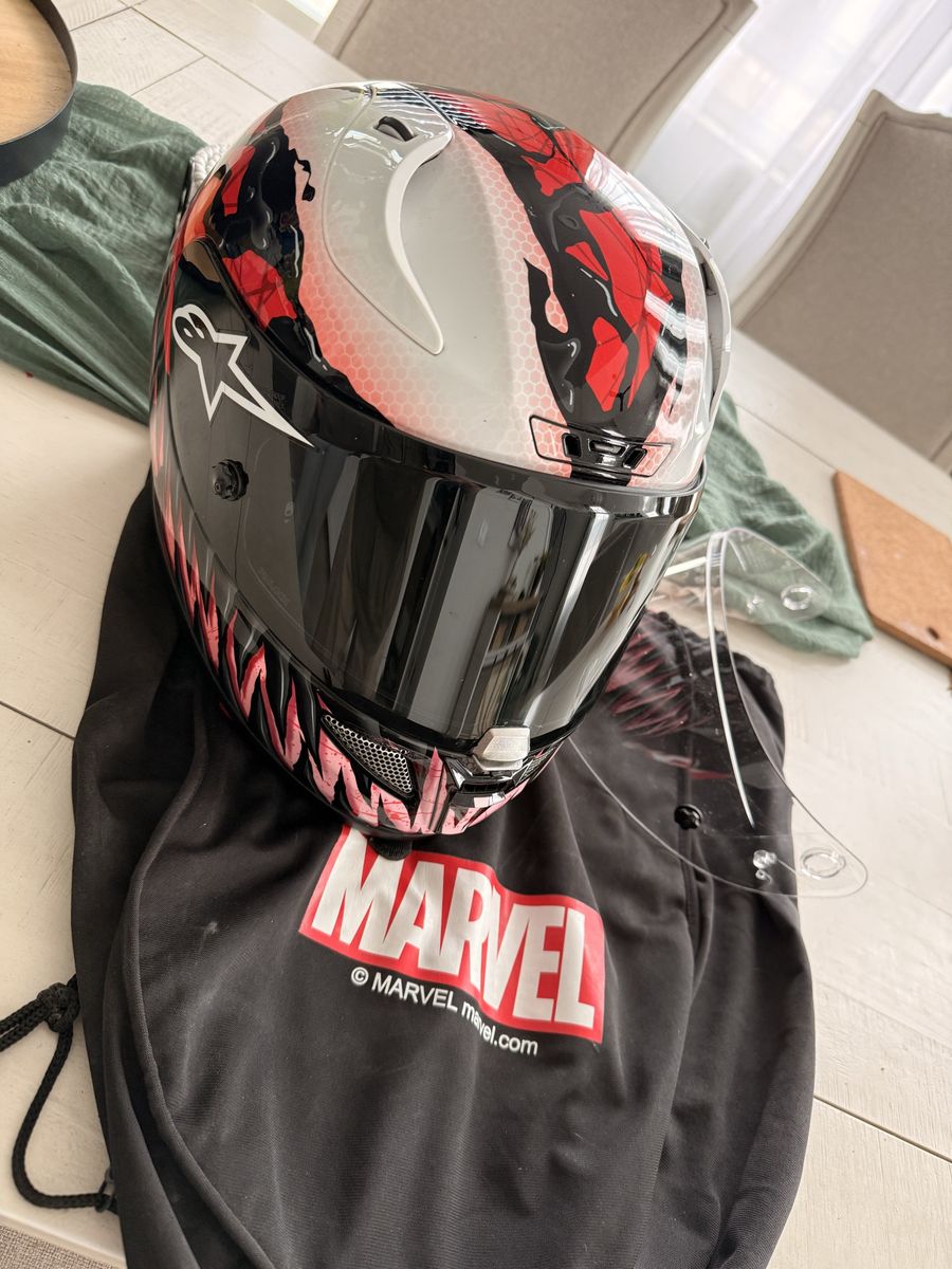 HJC RPHA 11 motorcycle helmet size L