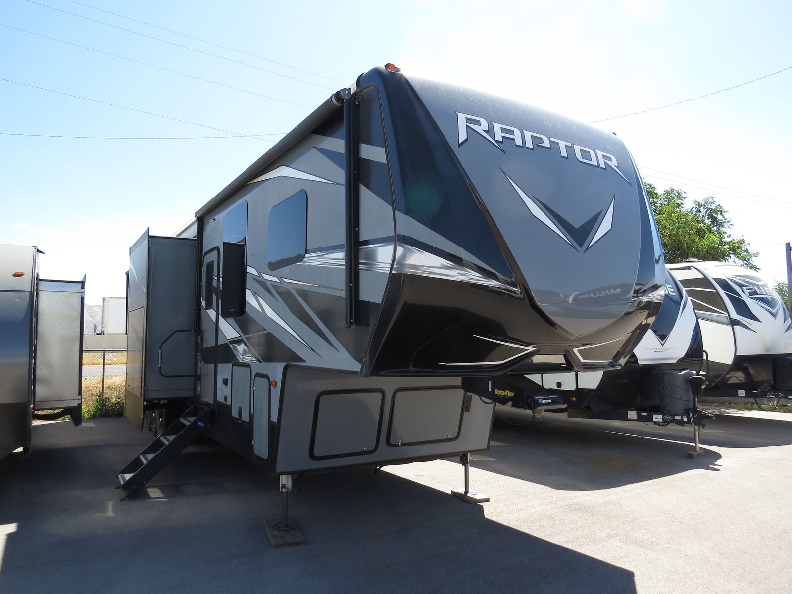 2020 Keystone Raptor 423 (13' Garage!) Awesome Living Space!