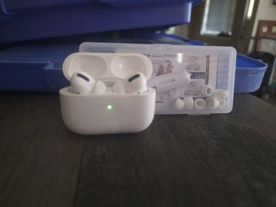 Apple AirPods Pro (1st Gen) with Charging Case and Replacement Ear Tips