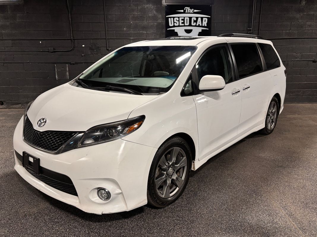 2017 Toyota Sienna SE Premium 8-Passenger