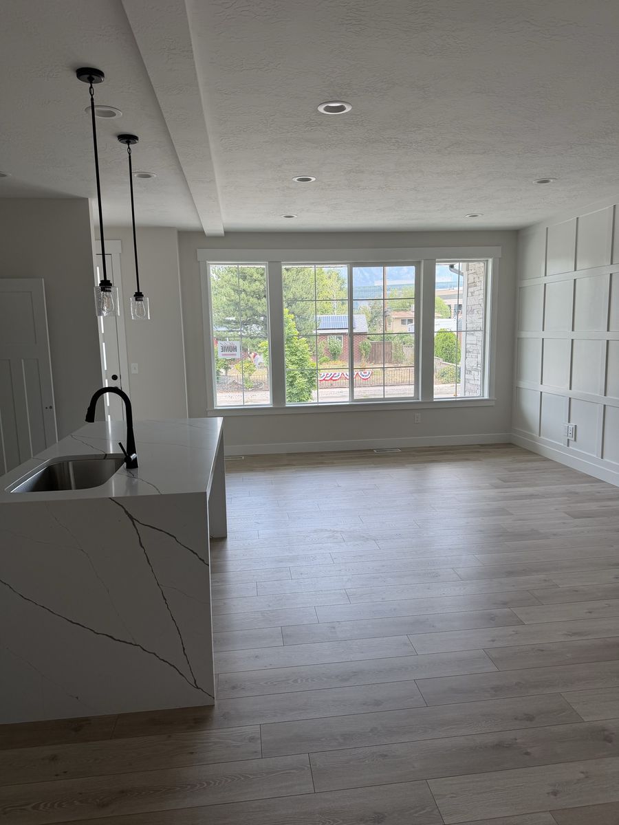 Main image 6
