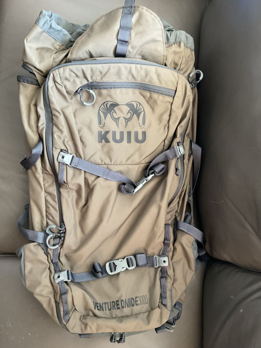 KUIU Venture Divide 3000 Hunting Backpack - Coyote Brown, Like New