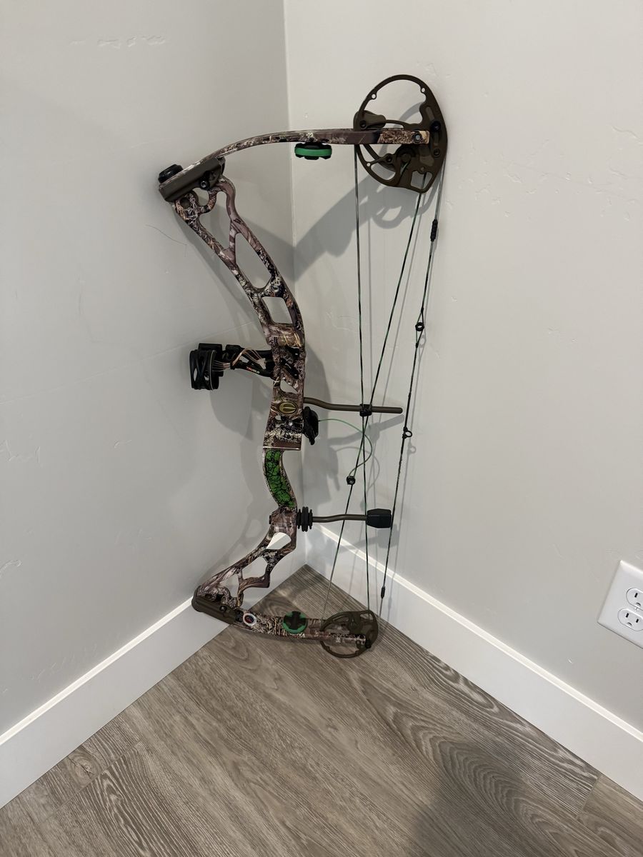 Elite Energy 32 RH compound bow